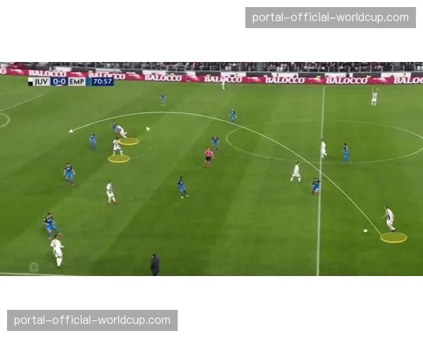 战术板:解析“Delay”战术中,中锋在肘区接球后如何发起肋部渗透 战术板:解析“Delay”战术中,中锋在肘区接球后如何发起肋部渗透